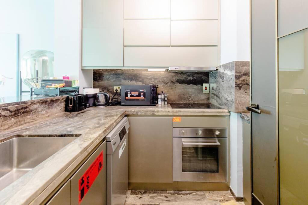 1br Fendi Unit In Damac Heights On 65th Floor Dubai