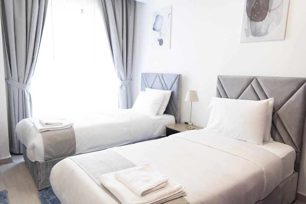 Shams Front Jbr By Happy Season Apartment