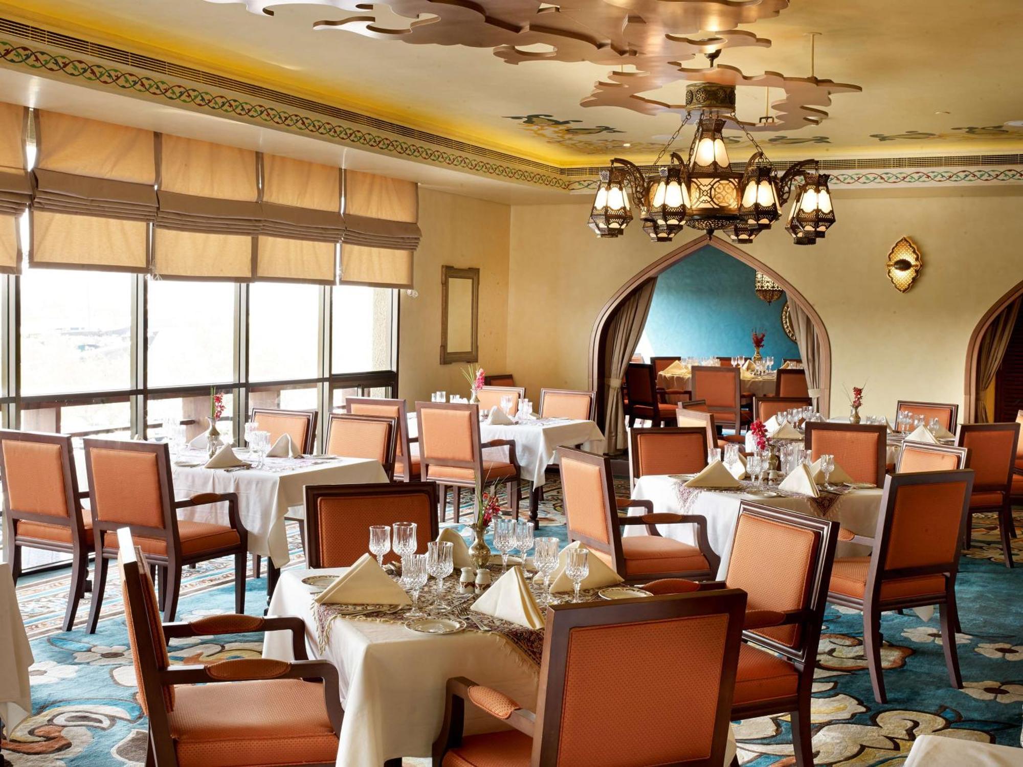 Radisson Blu Hotel, Deira Creek Hotel Dubai