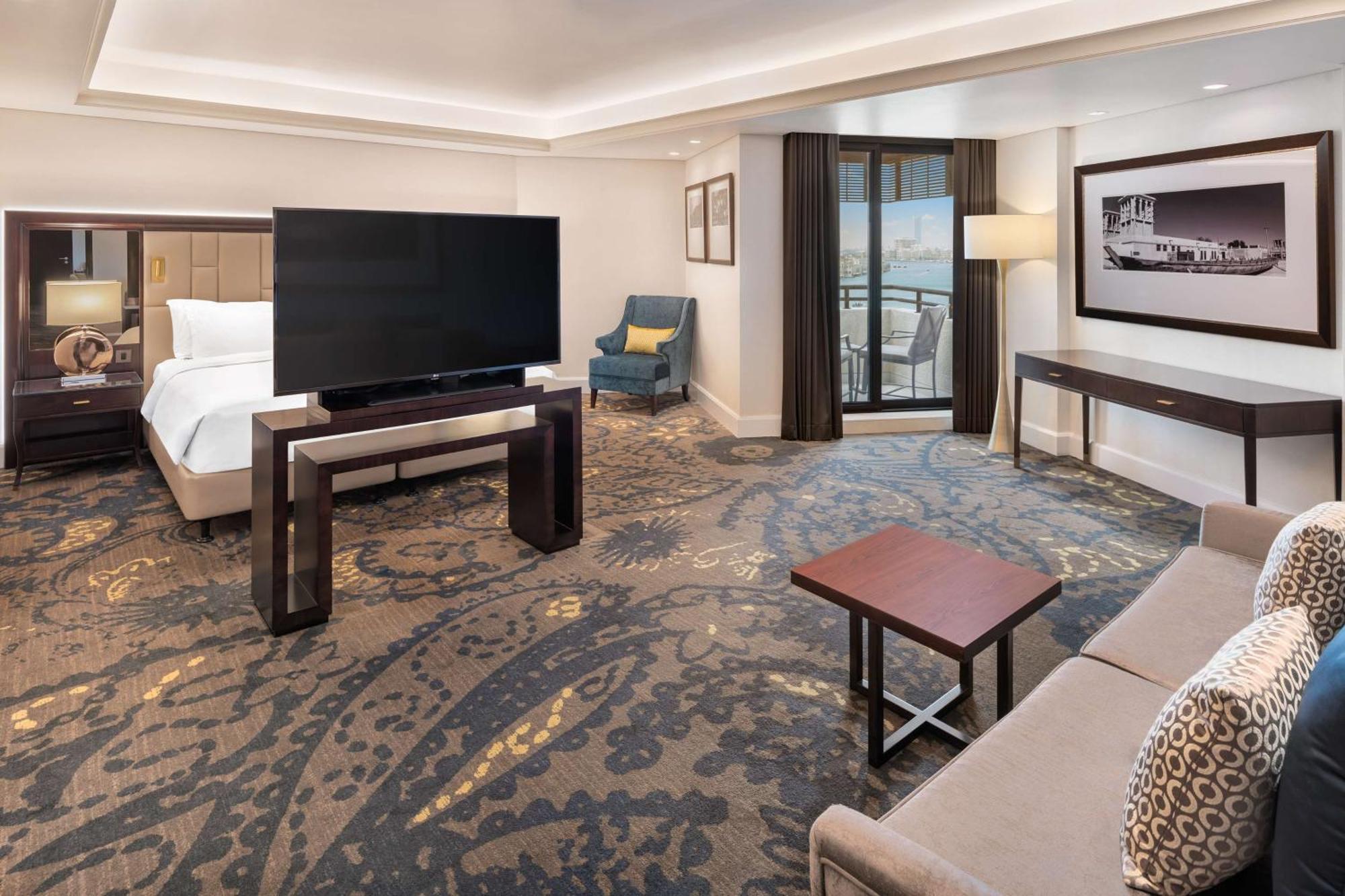 Radisson Blu Hotel, Deira Creek Hotel 5*