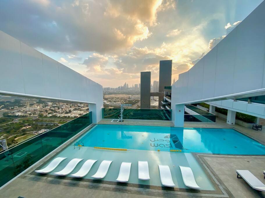 Apartment Alfa World Trade Centre 1br, Max Metro Station *