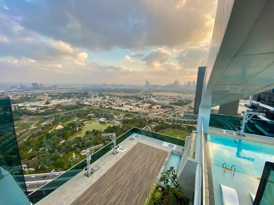 Alfa World Trade Centre 1br, Max Metro Station *