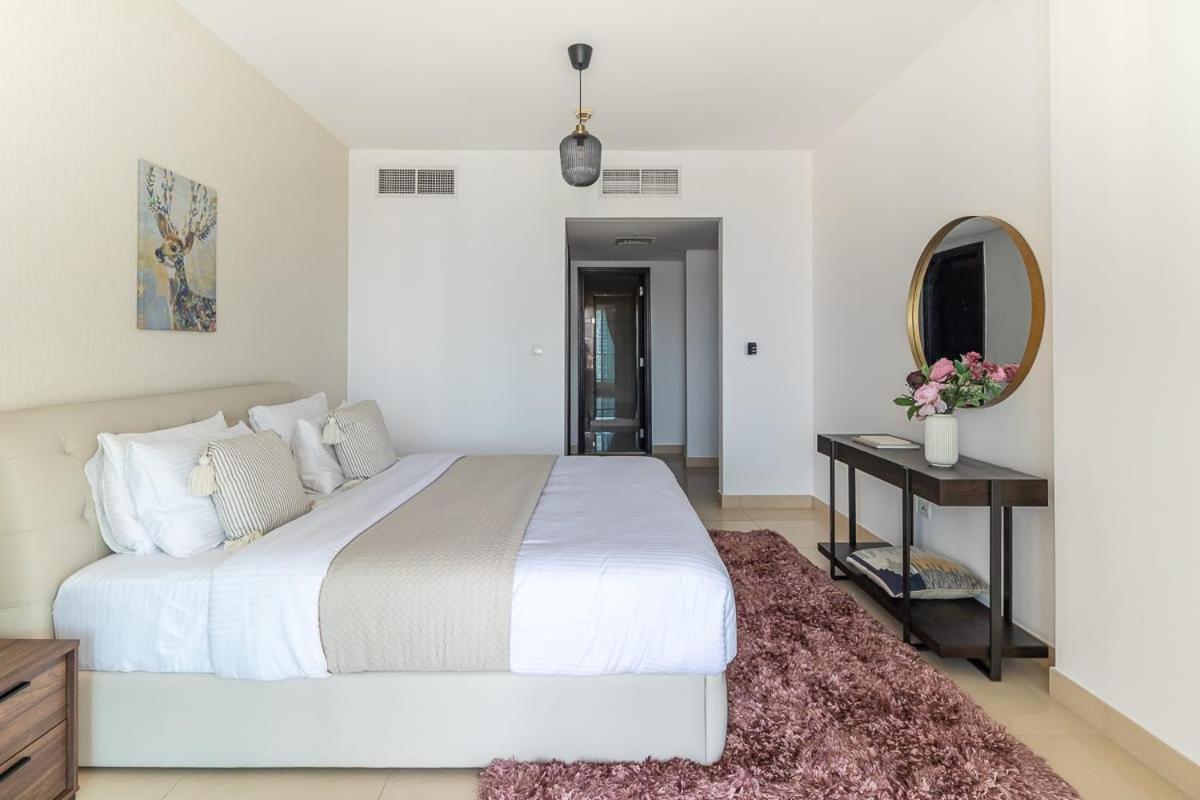 Frank Porter - Laguna Tower Apart Otel *