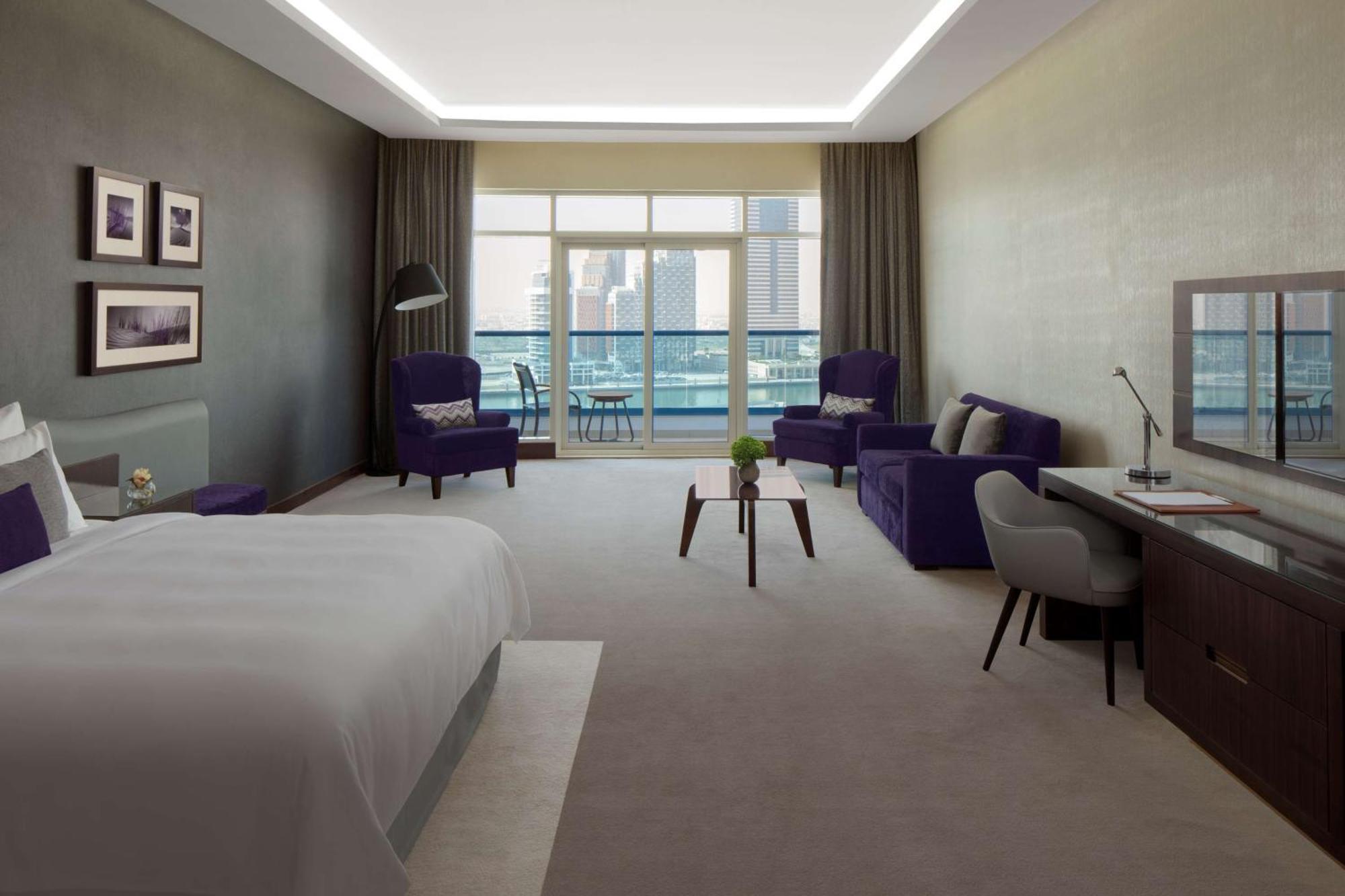 Radisson Blu Hotel, Waterfront Hotel