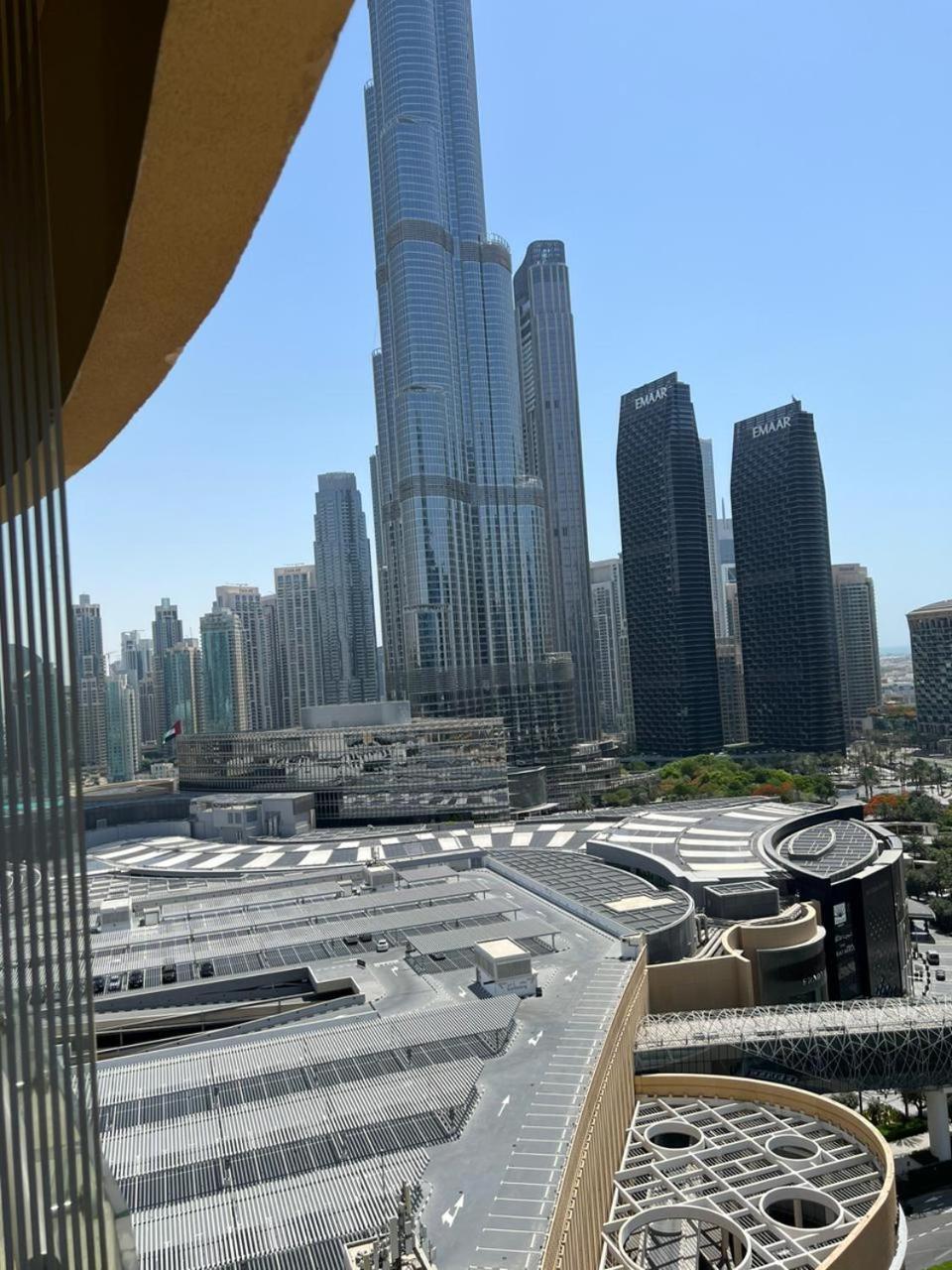 Address Mall Fashion Avenue 17 Floor * Dubai
