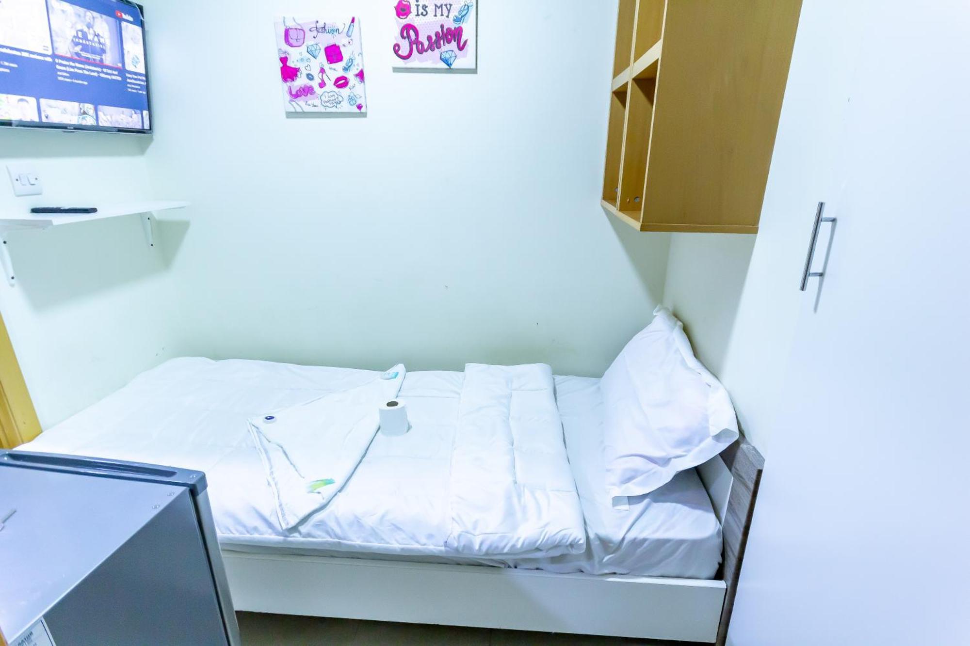 Apartment Budget With Private Bathroom For 'girls' Only In Dubai, Marina