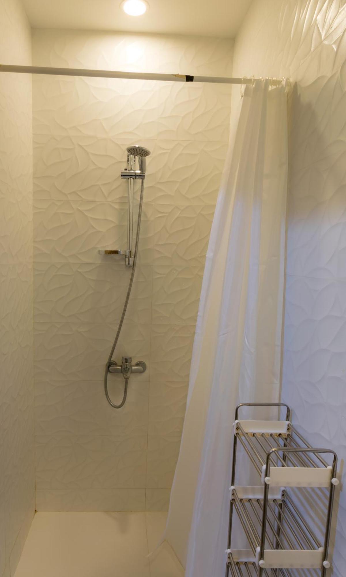 Budget With Private Bathroom For 'girls' Only In Dubai, Marina Dubai