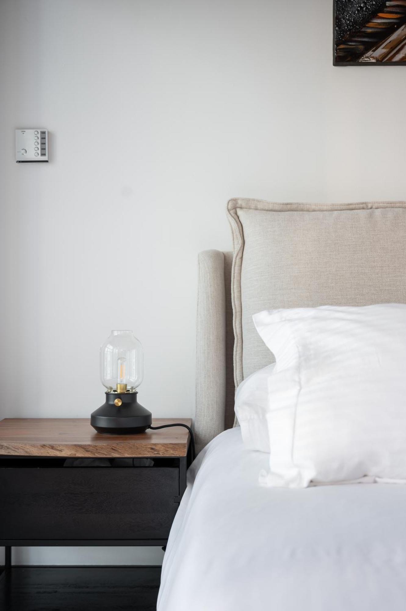 Upscale Full View In Goldcrest View Tower *