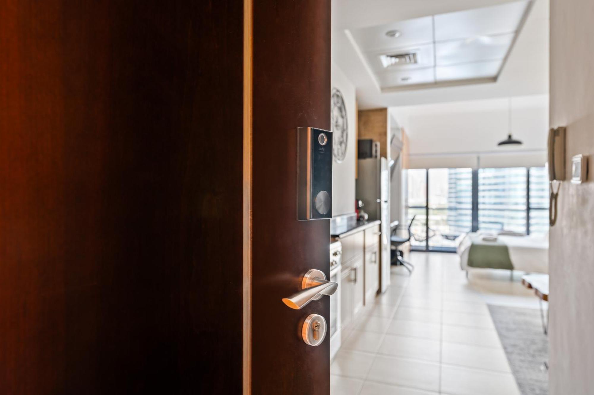 Apartment Upscale Full View In Goldcrest View Tower Dubai