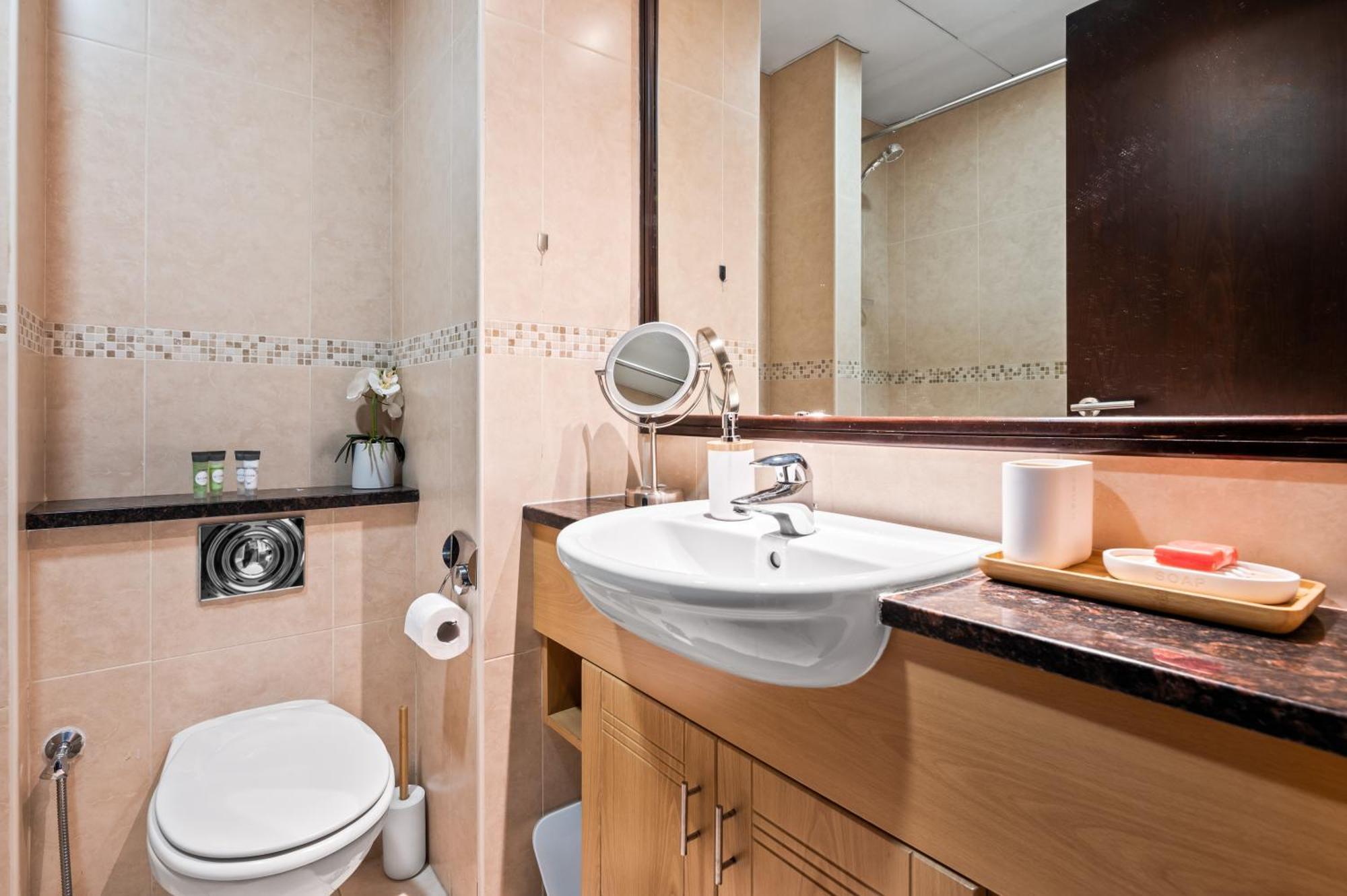 Upscale Full View In Goldcrest View Tower
