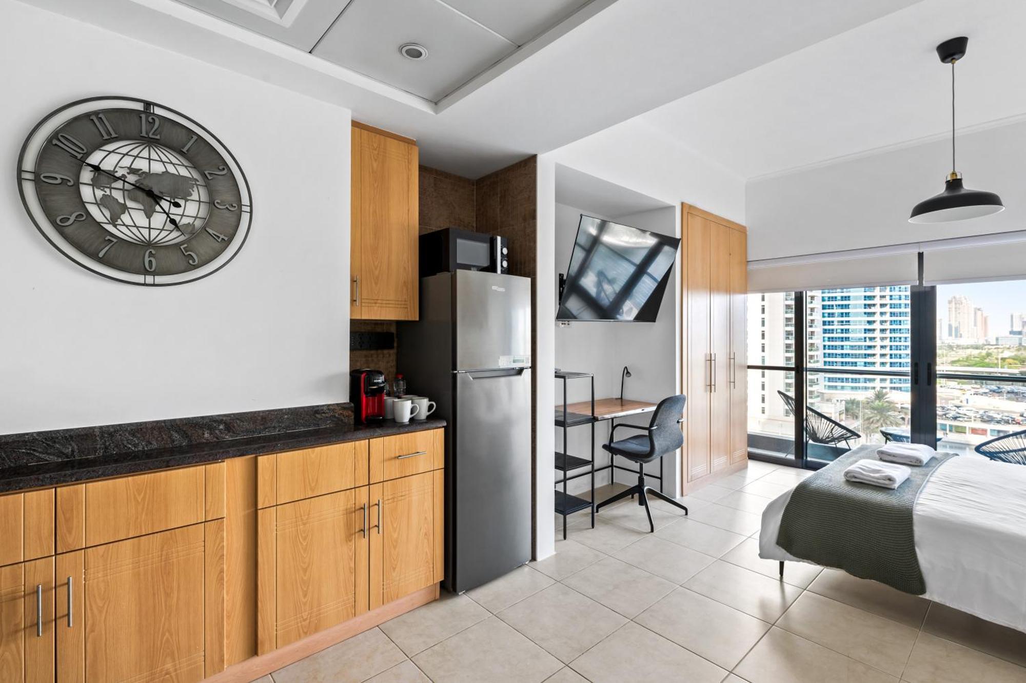 Upscale Full View In Goldcrest View Tower *
