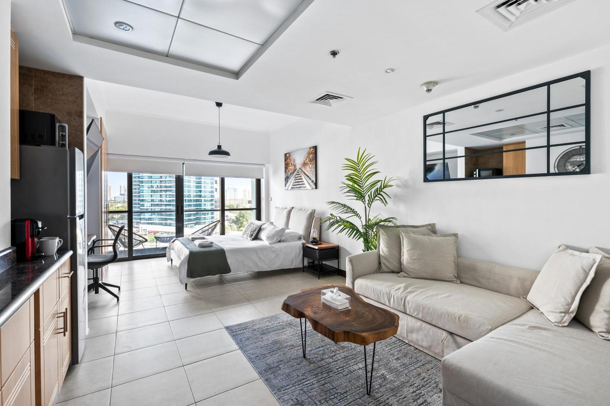 Apartment Upscale Full View In Goldcrest View Tower