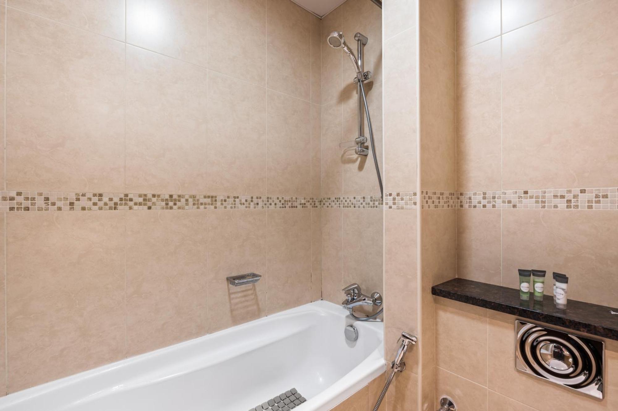 Upscale Full View In Goldcrest View Tower Apartment Dubai