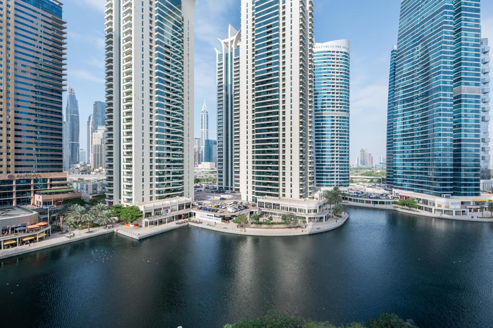 Upscale Full View In Goldcrest View Tower Apartment