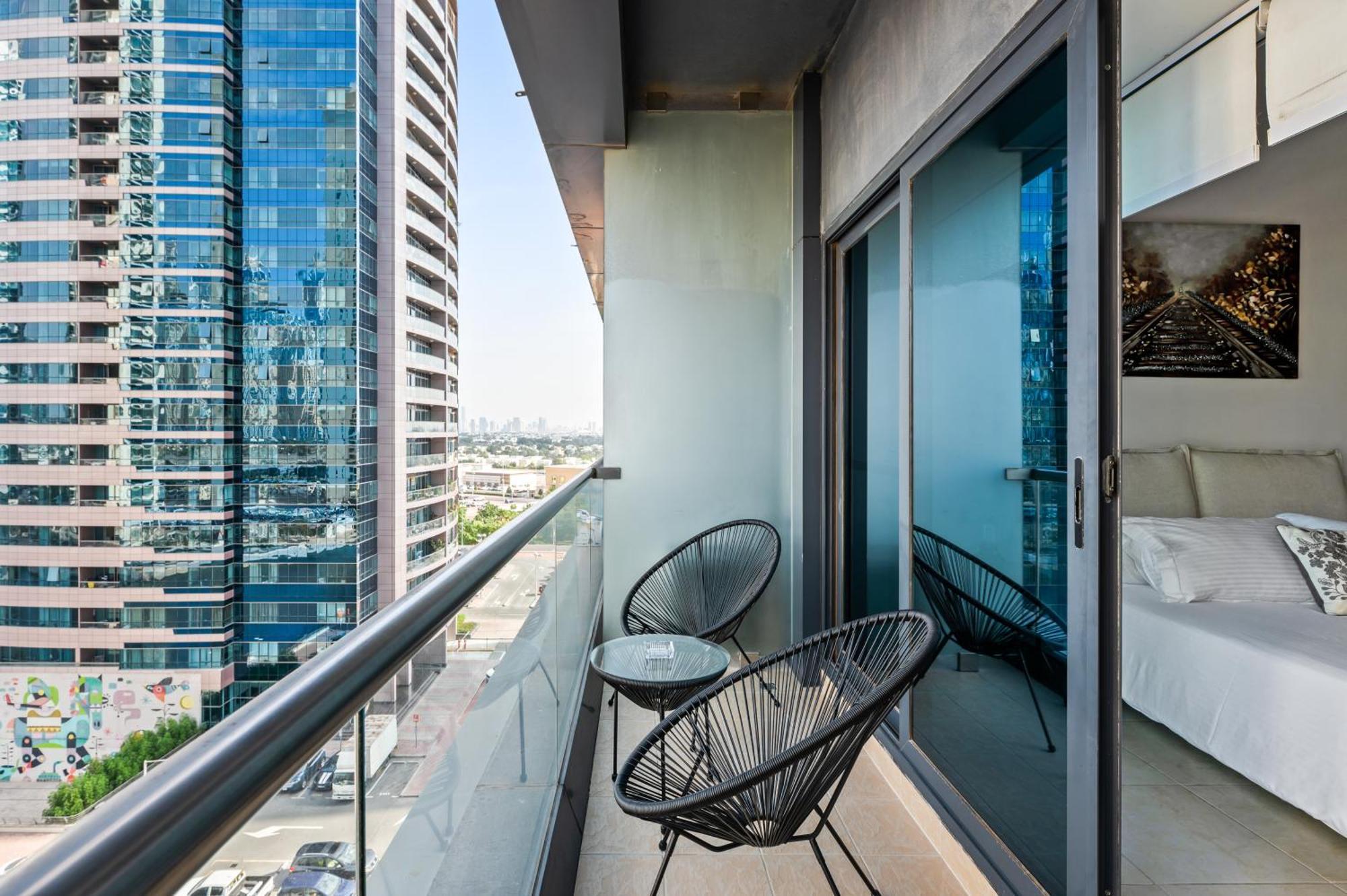 Upscale Full View In Goldcrest View Tower *