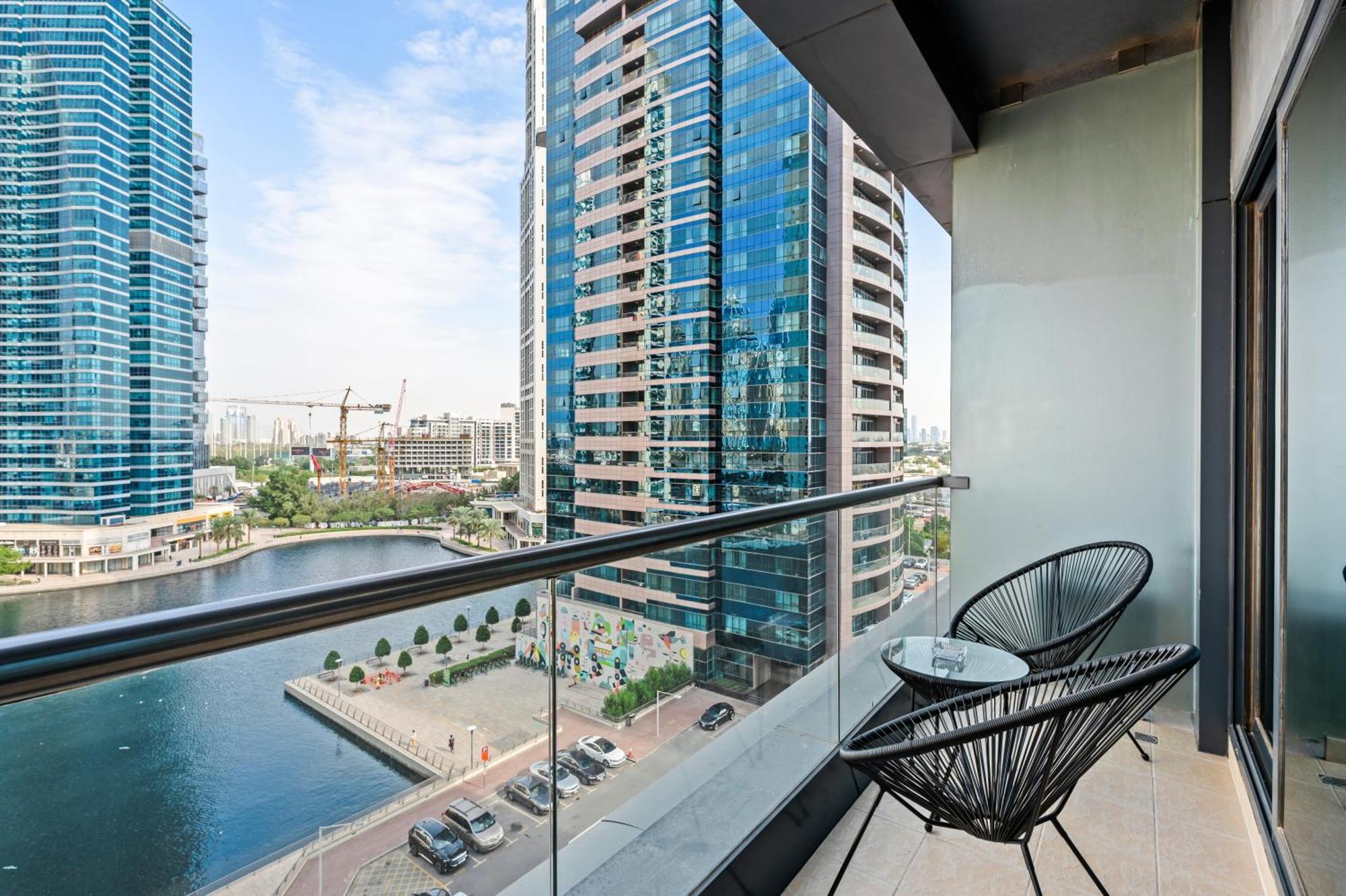 Apartment Upscale Full View In Goldcrest View Tower