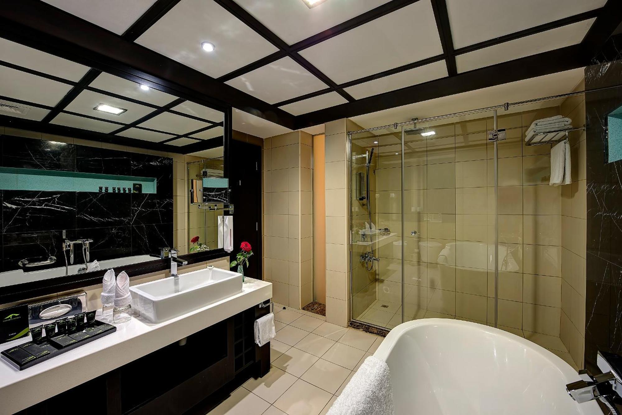 Raintree Rolla 4*