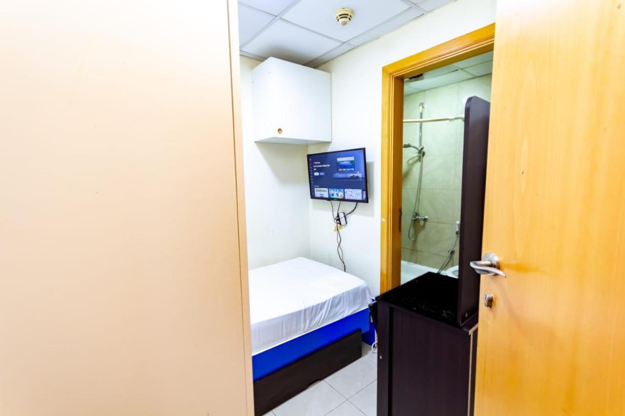 Budget With Private Bathroom For 'girls' Only In Dubai, Marina * Dubai