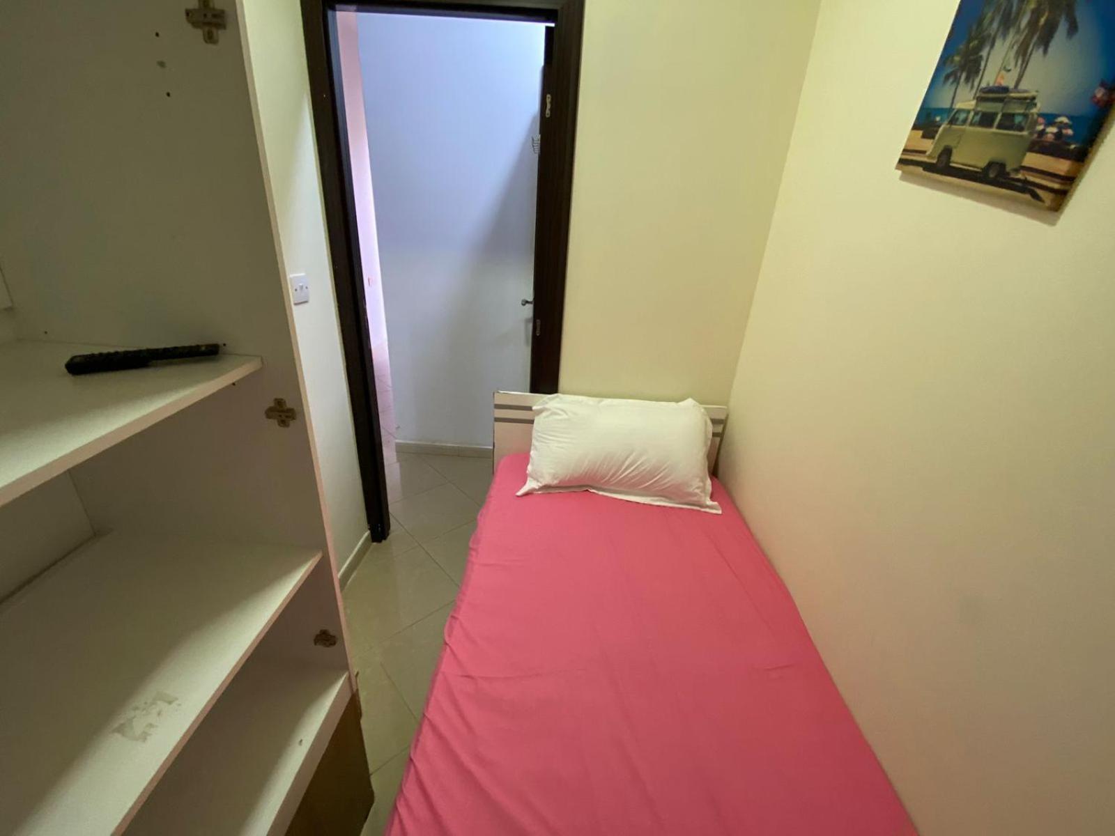 Hospedagem domiciliar Small Budget For 'girls' Only In Dubai, Marina Dubai