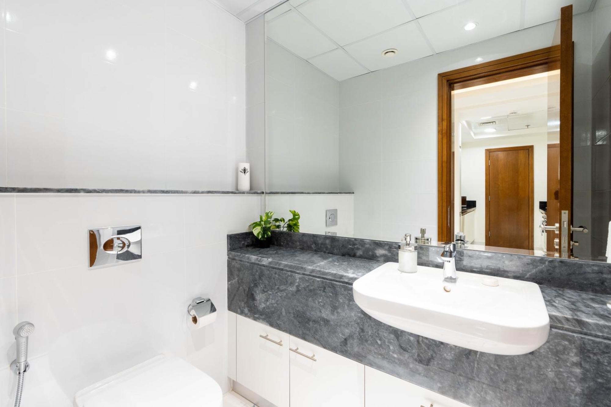 White Sage - Amna Tower Apartment