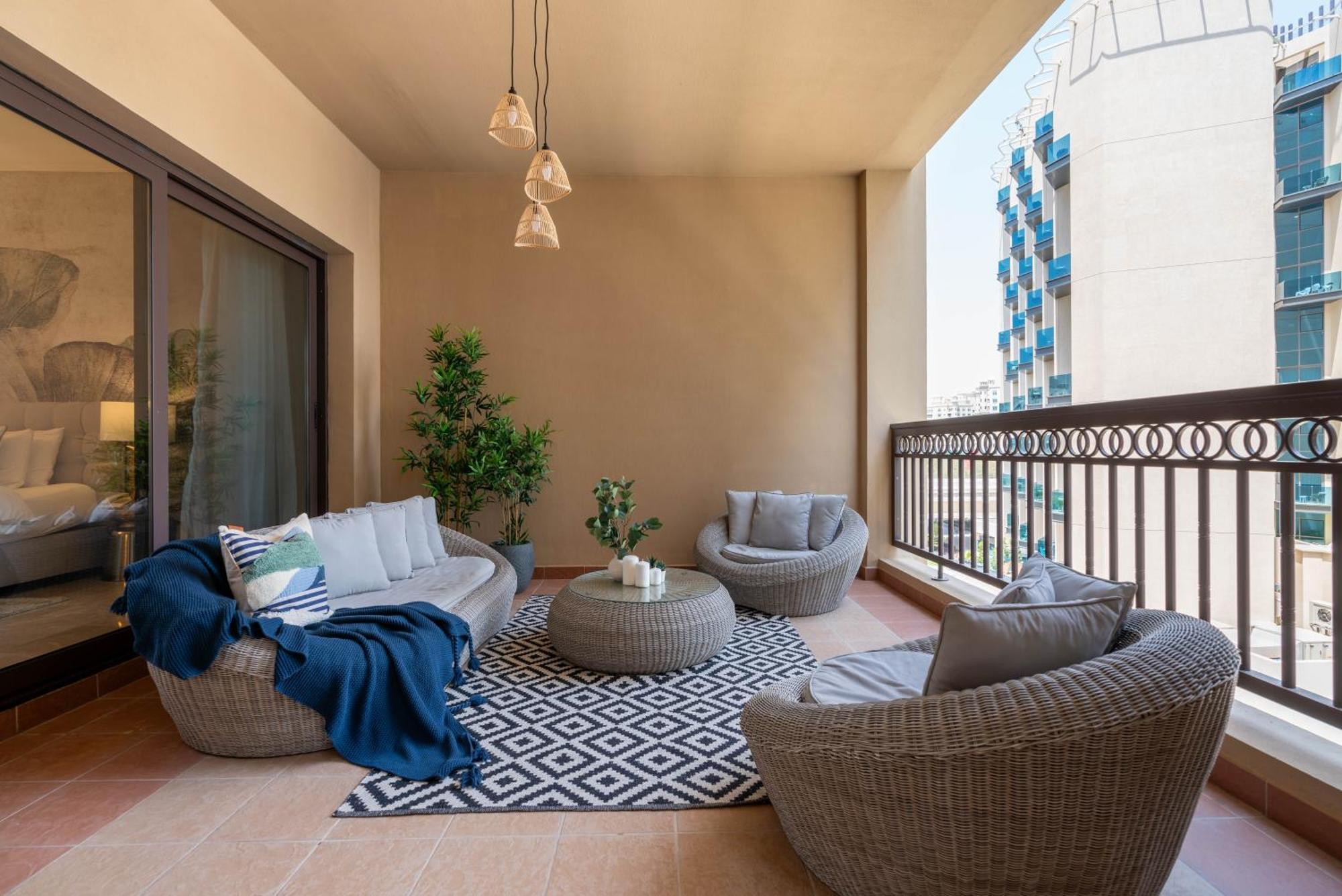Apartment Ultimate / Fairmont Residences The Palm / Designer Luxury / Direct Access / Big Terrace / Partial Sea View *