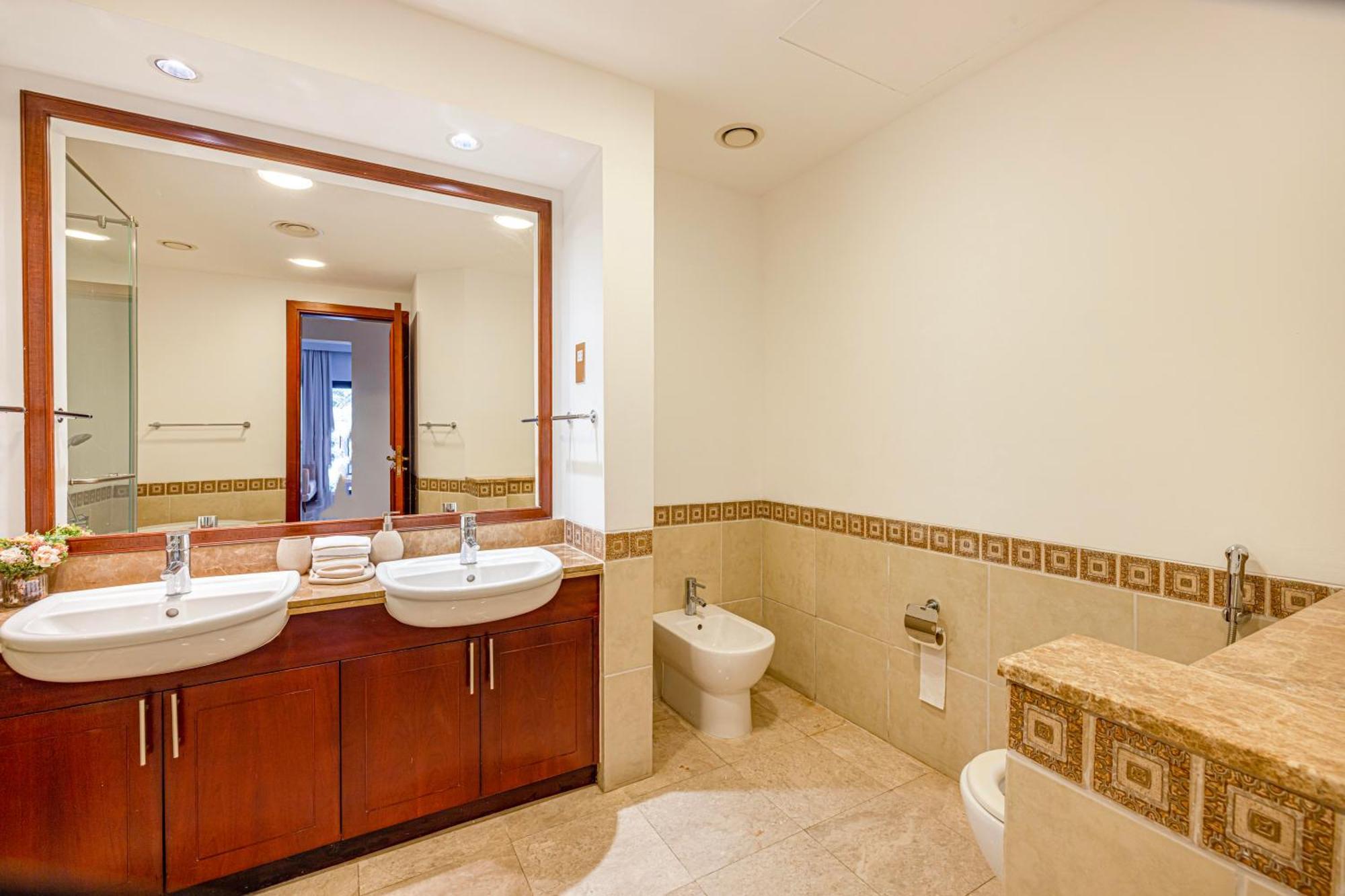 Fairmont North 2br Sea View Huge Terrace Apartment Dubai