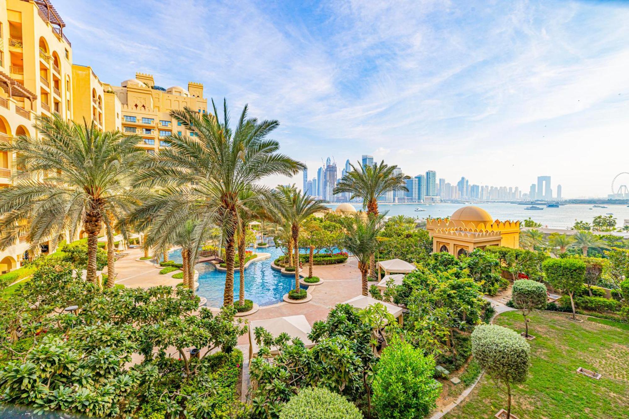 Fairmont North 2br Sea View Huge Terrace Dubai