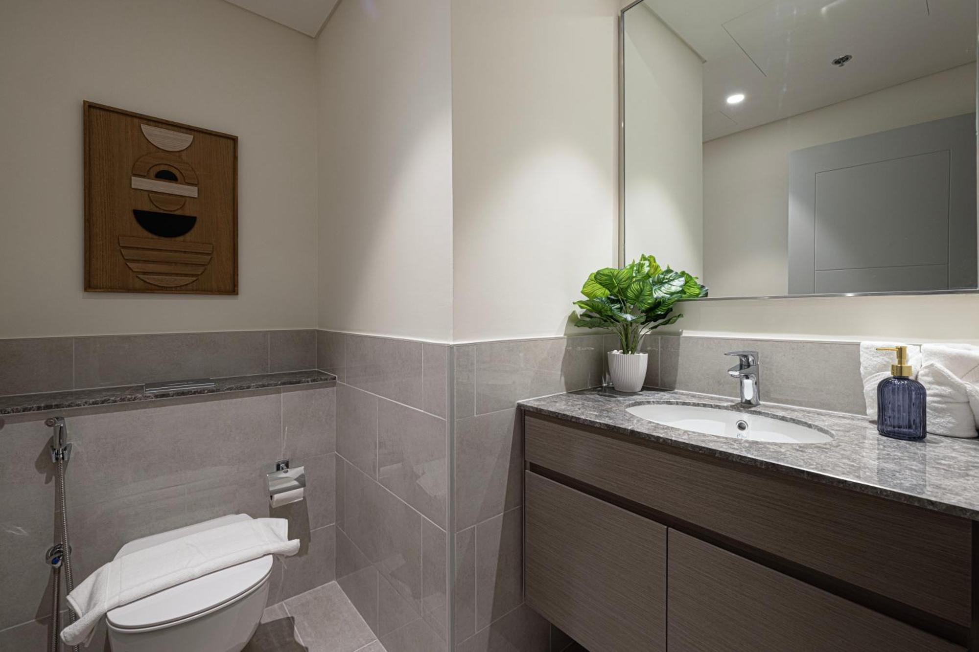 Magnificent - Stylish 3 Bedroom Retreat With A Burj Khalifa View *