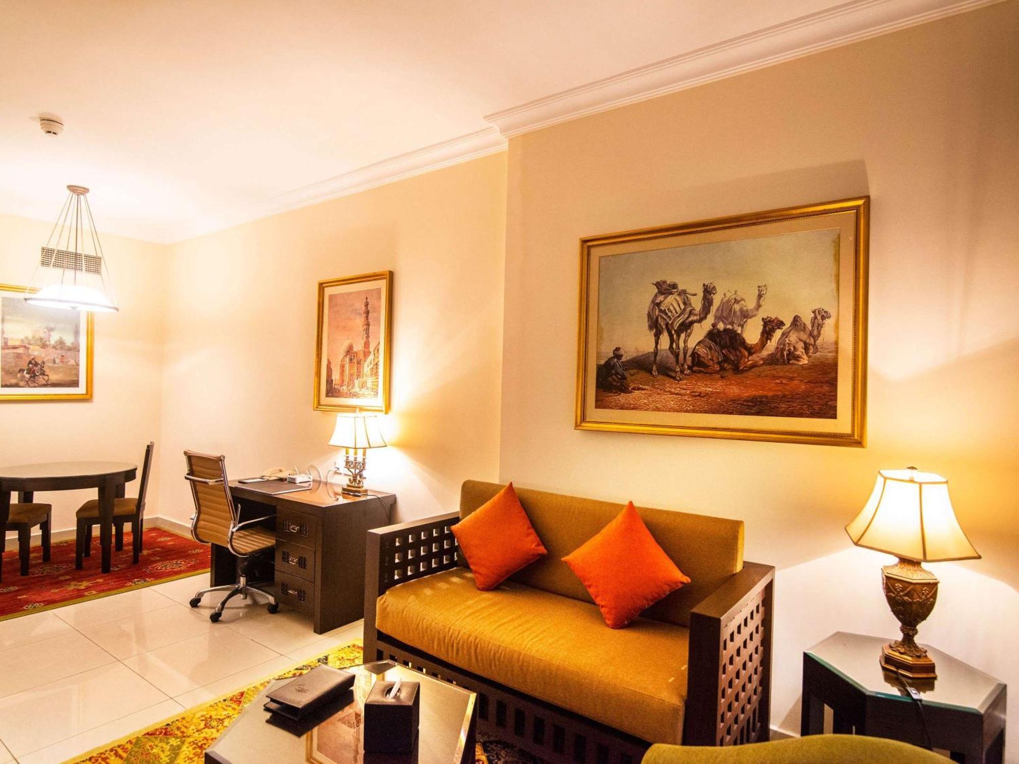 Mercure Barsha Heights And Otel 4*