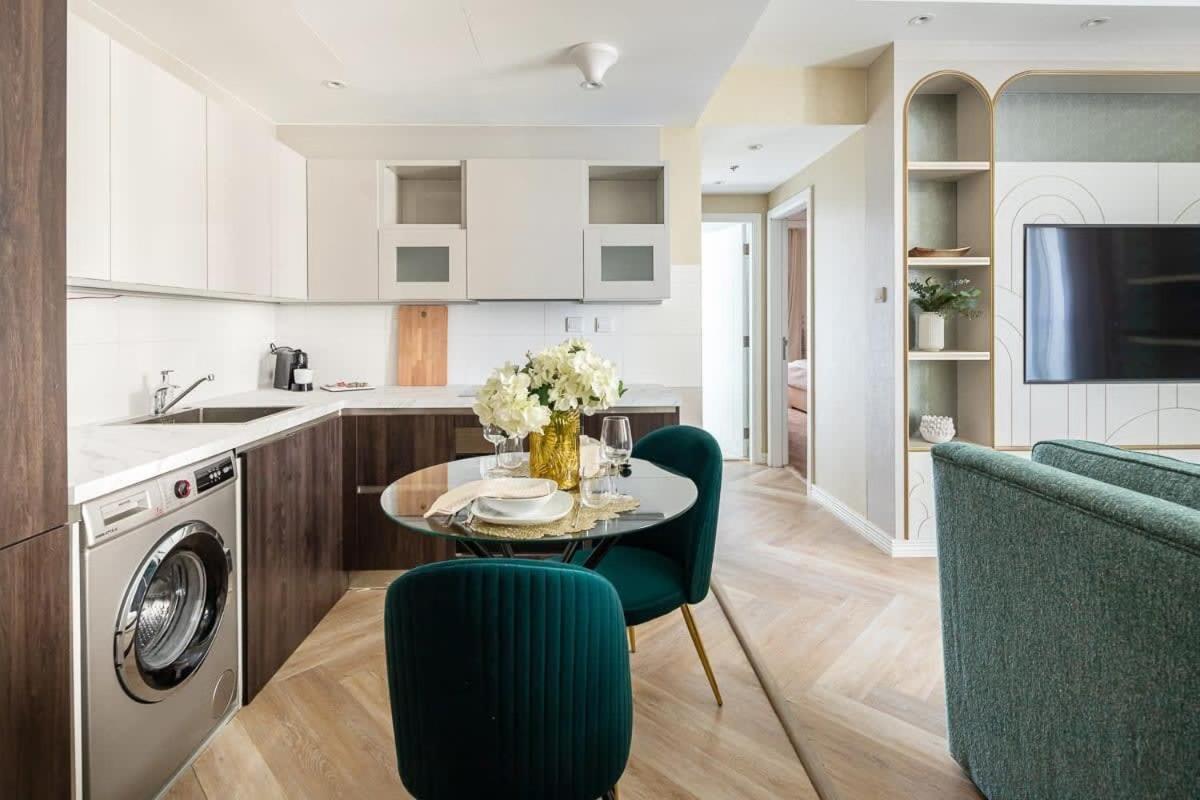 Frank Porter - Marina Wharf 2 Apartment