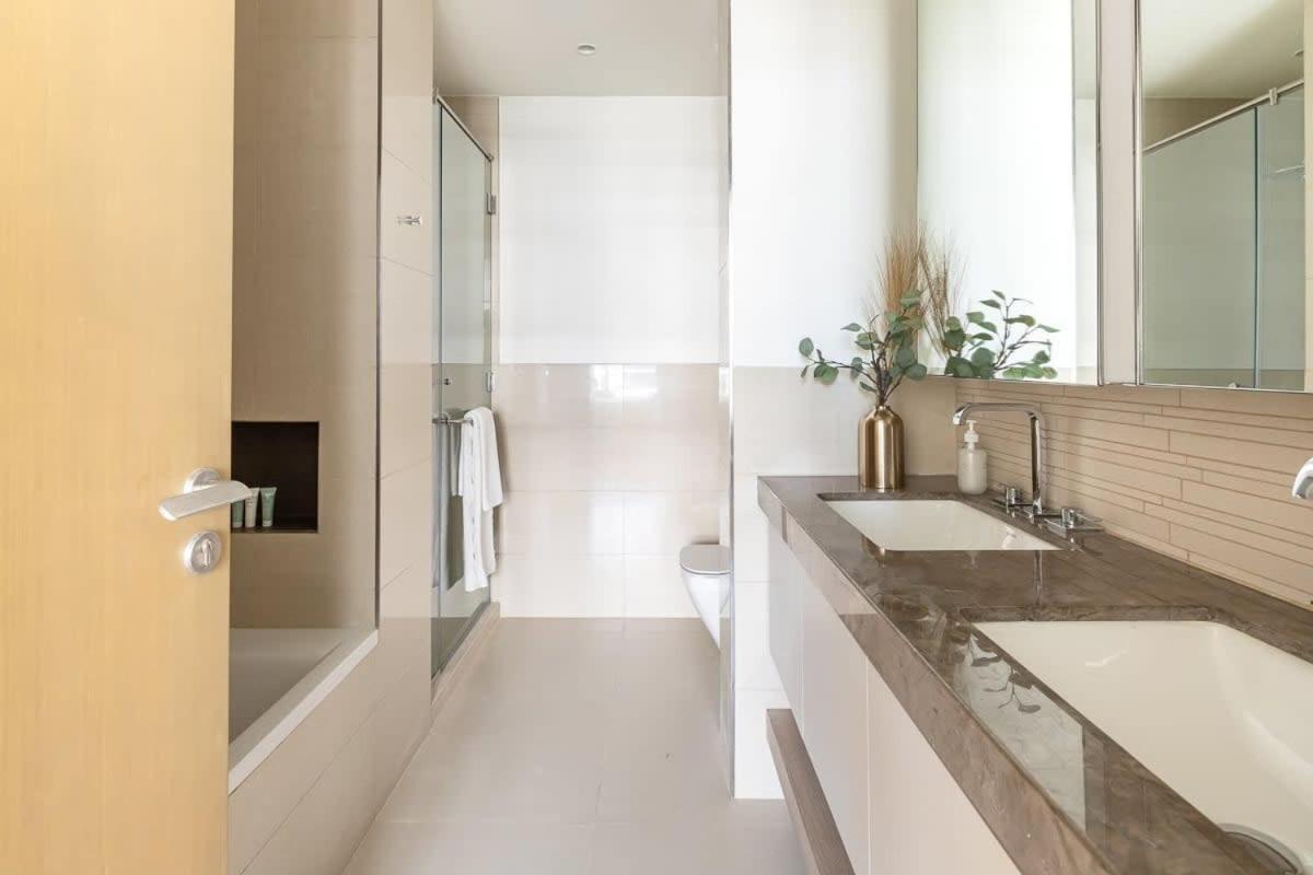 Frank Porter - Acacia C Dubai