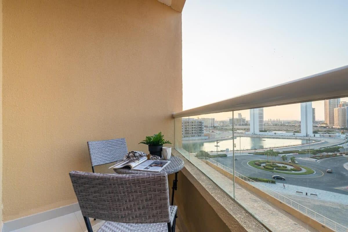 Frank Porter - Lakeside Tower D Apartment