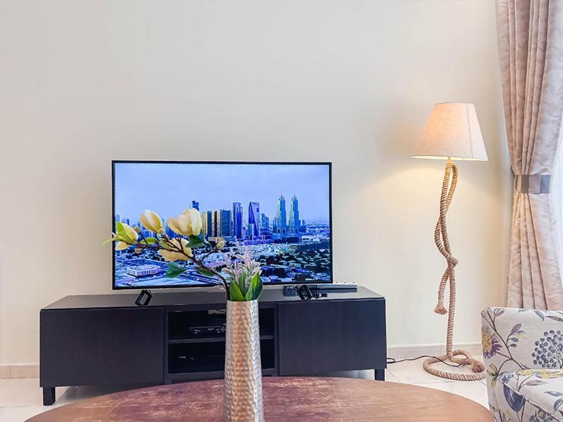 Rh- Living In Style, Large 1 Bedroom With Open Terrace, Marina *