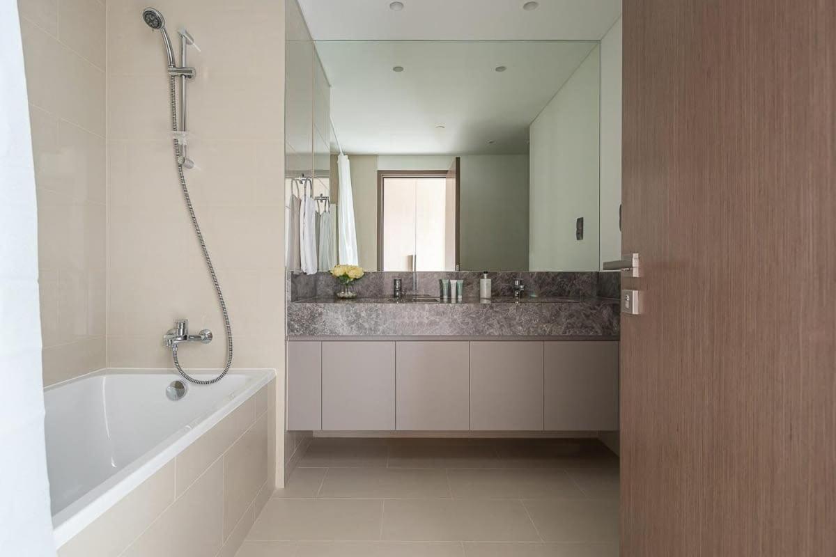Apartment Frank Porter - Act One Tower 1