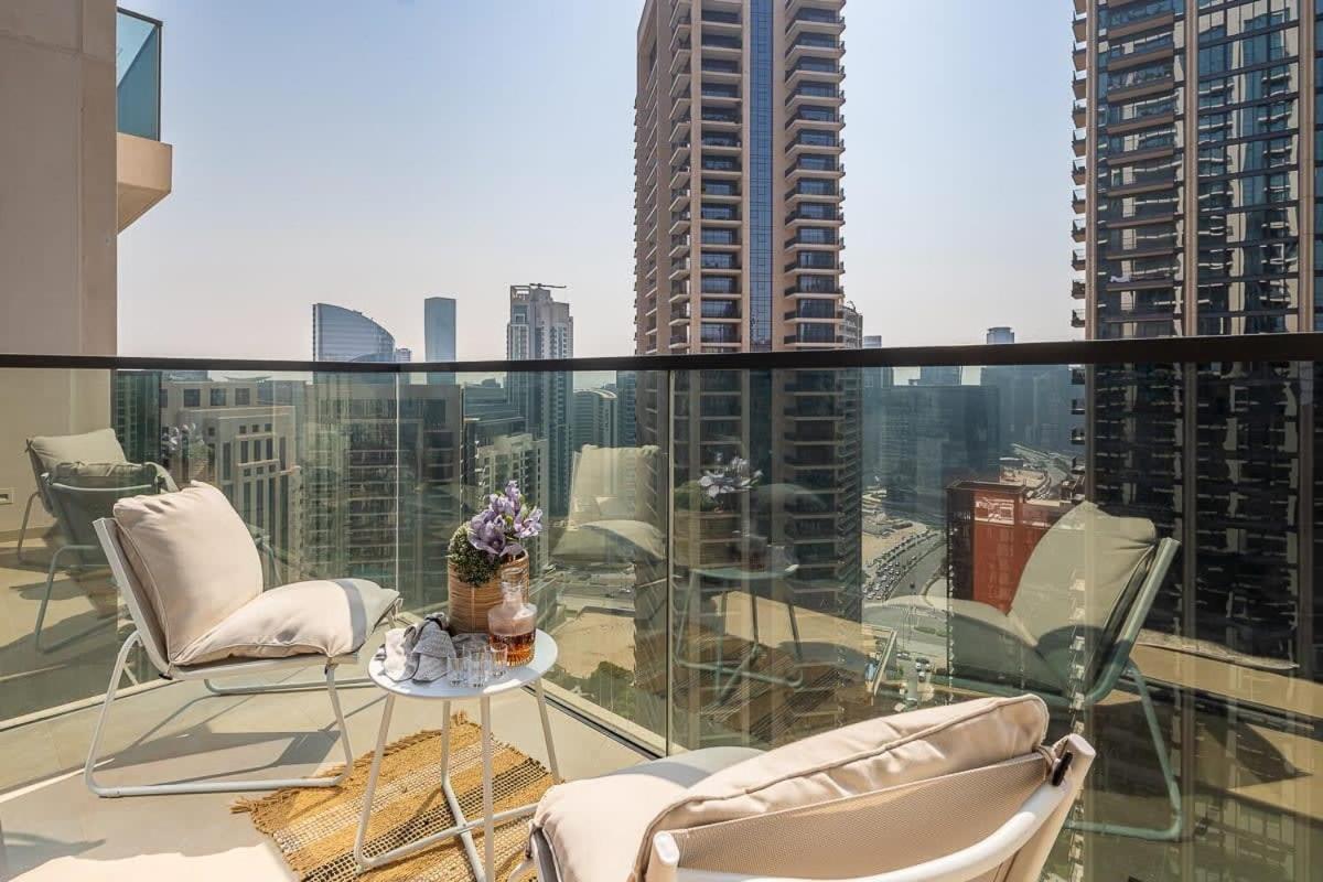 Frank Porter - Act One Tower 1 * Dubai