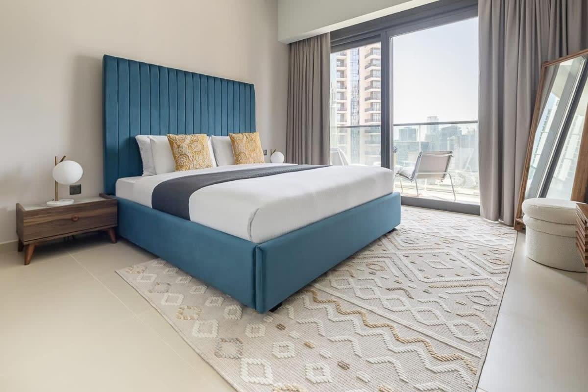Frank Porter - Act One Tower 1 * Dubai