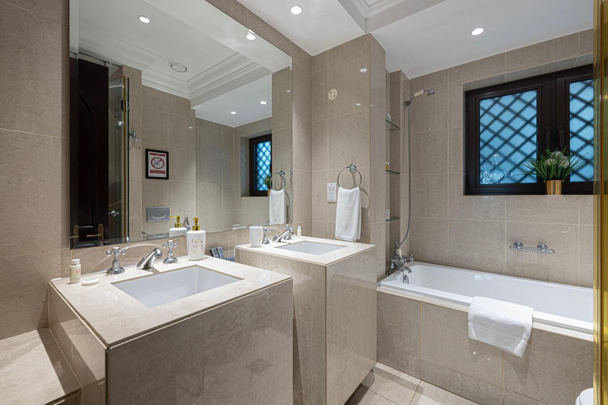 Lux 2br Retreat Steps From Mall&burj Khalifa Apartment