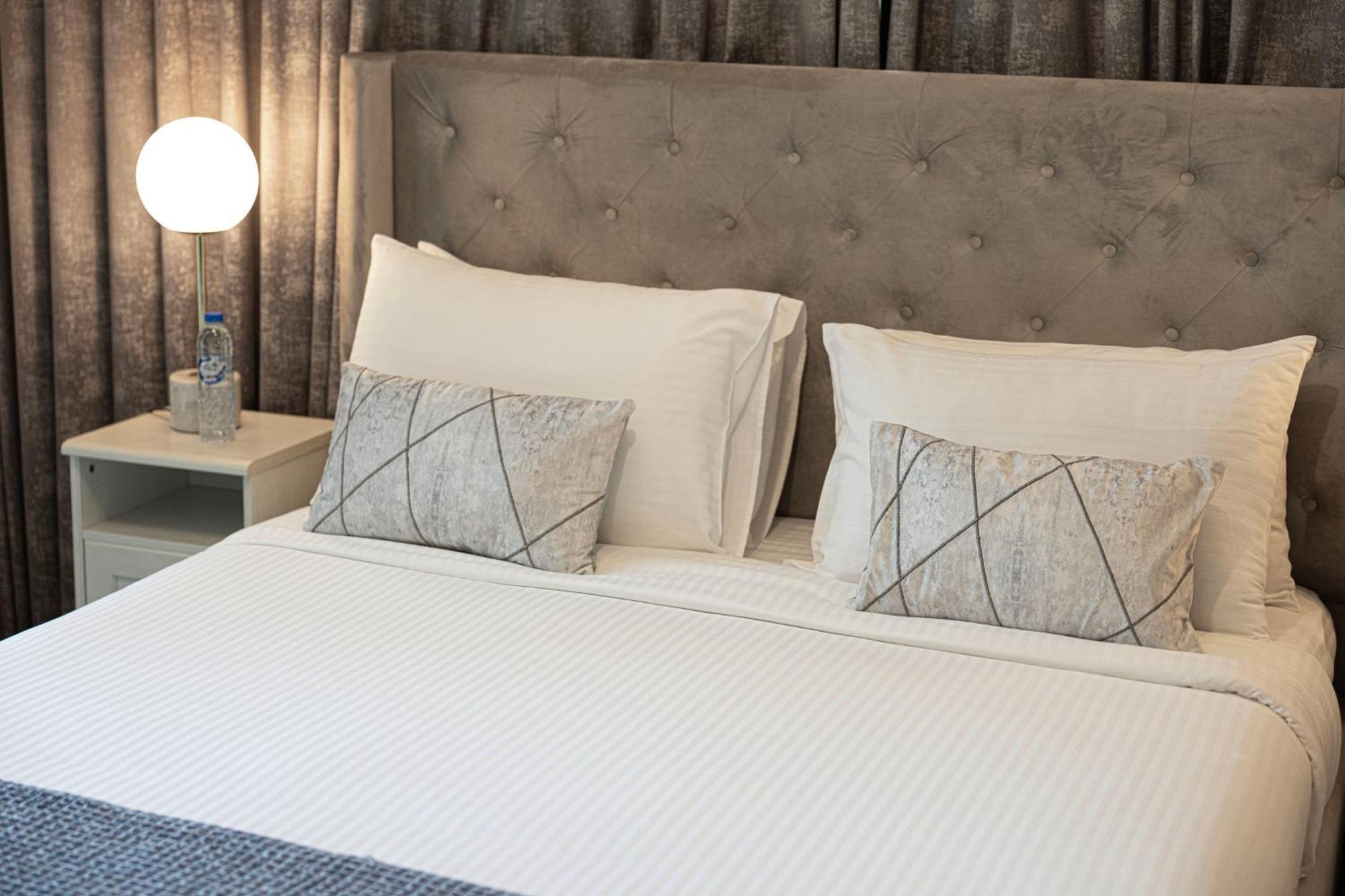 Lux 2br Retreat Steps From Mall&burj Khalifa Apartment *