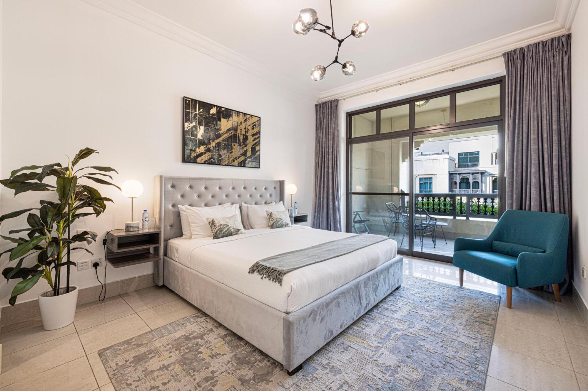 Lux 2br Retreat Steps From Mall&burj Khalifa Dubai