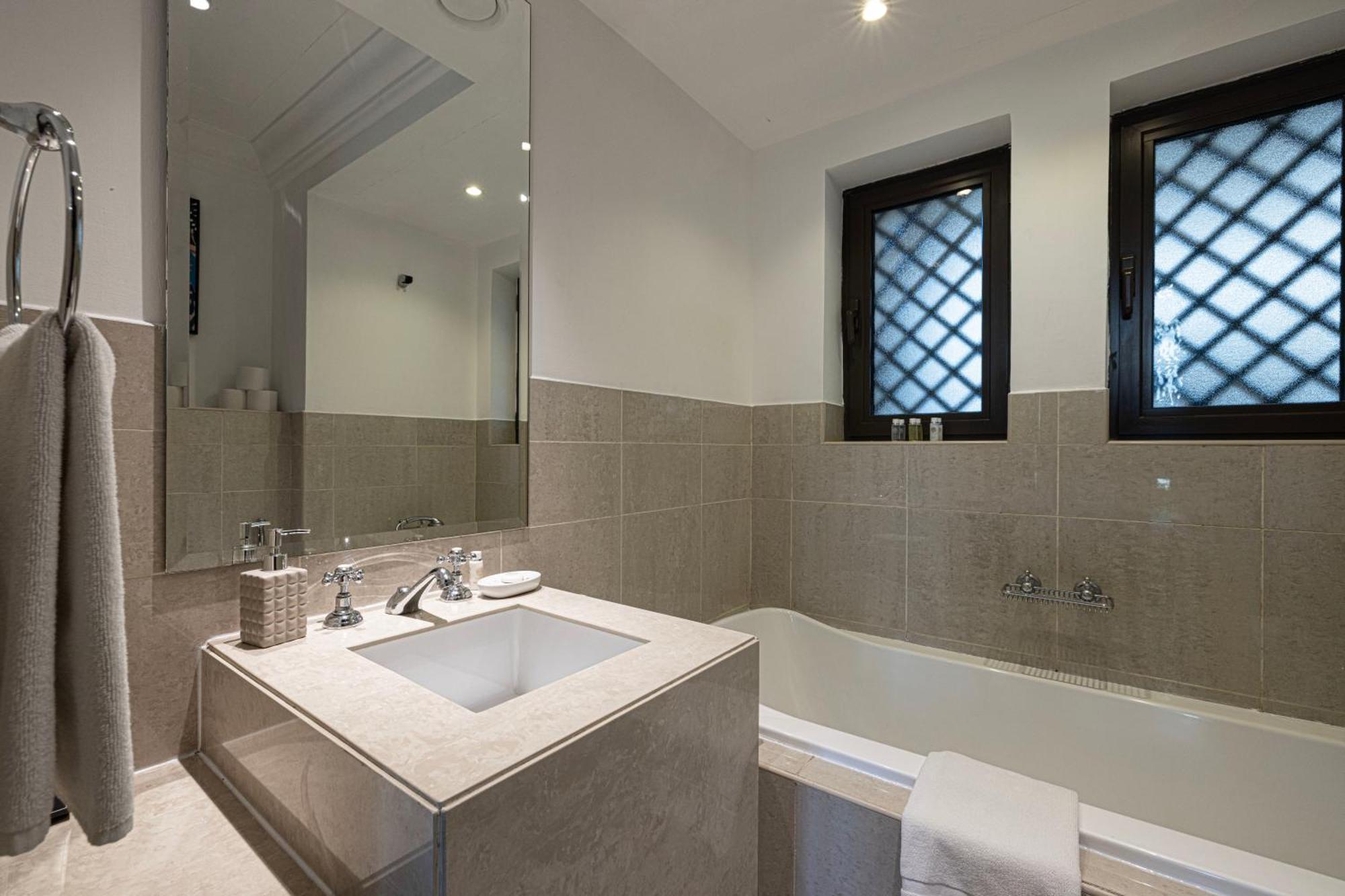Lux 2br Retreat Steps From Mall&burj Khalifa Apartment *