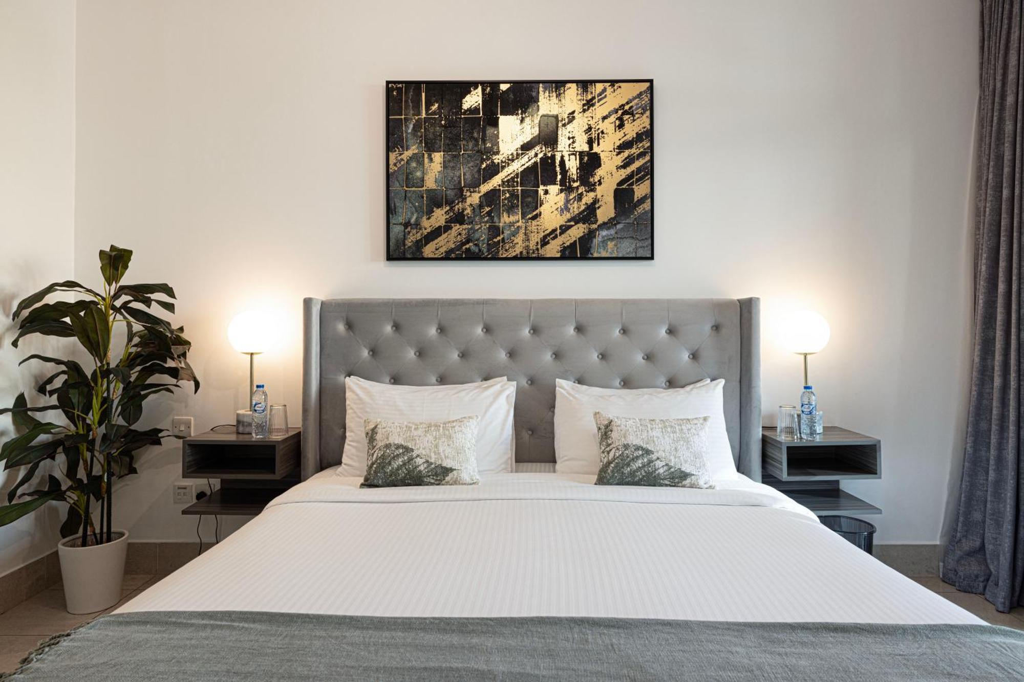 Apartment Lux 2br Retreat Steps From Mall&burj Khalifa *
