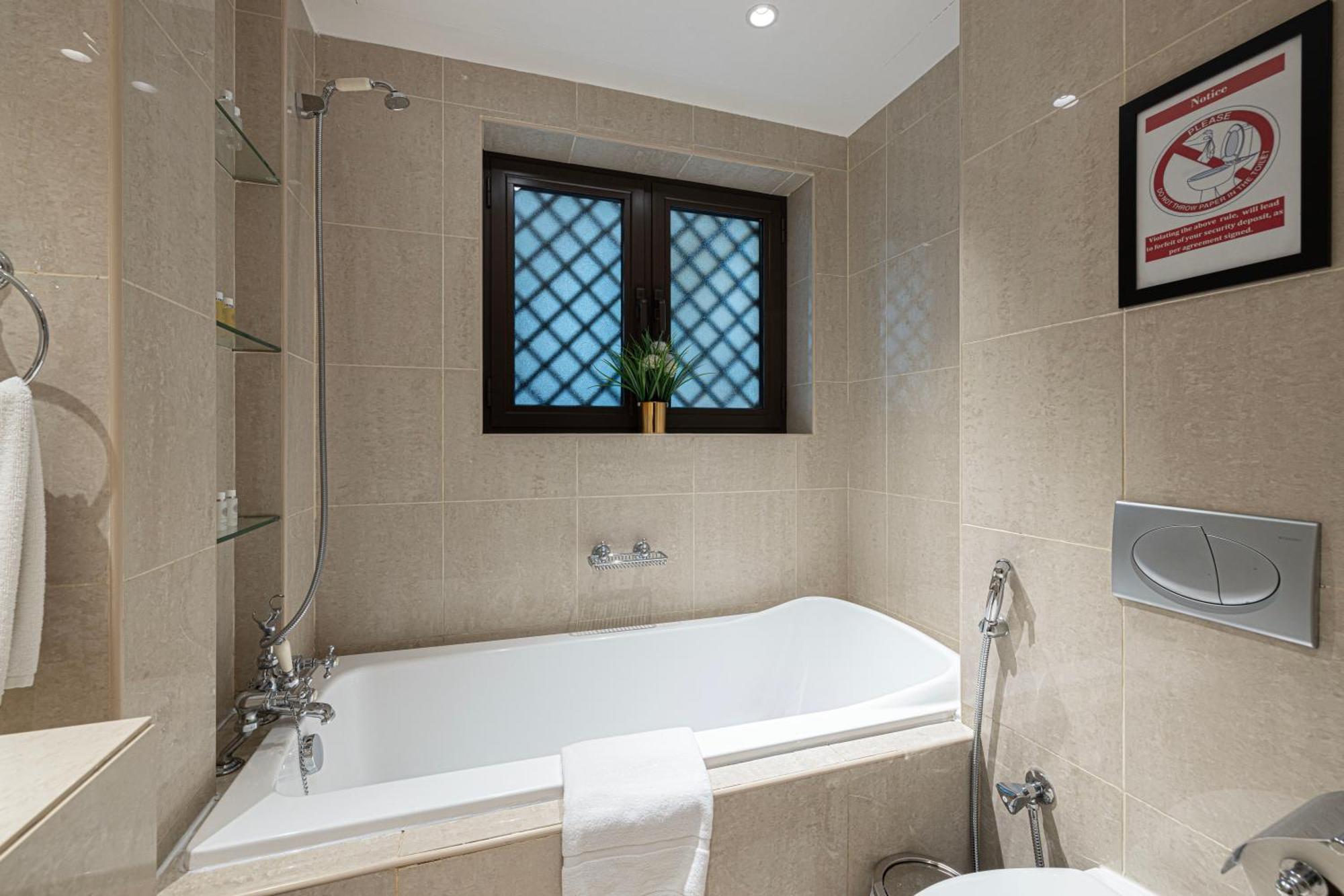 Lux 2br Retreat Steps From Mall&burj Khalifa *