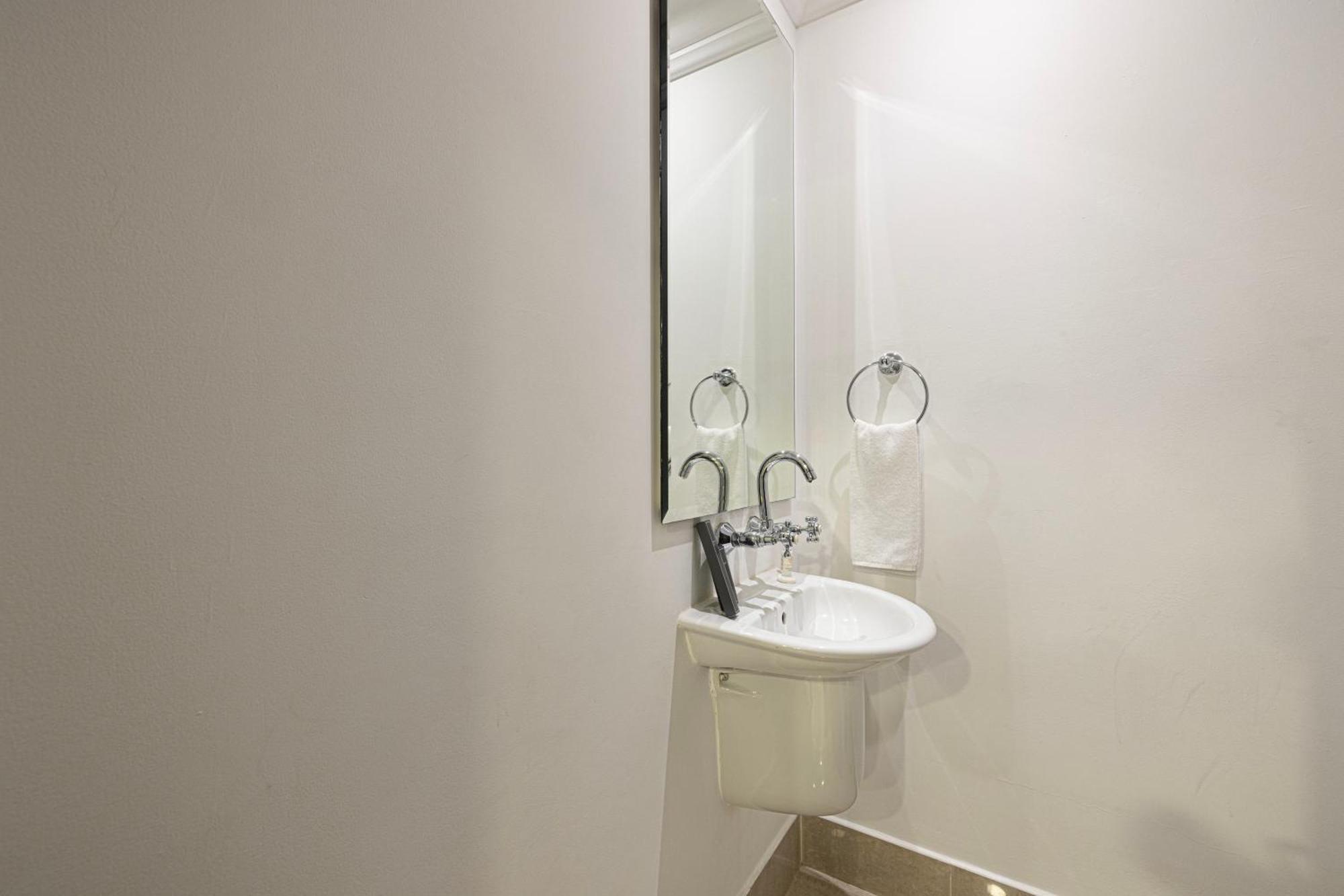 Apartment Lux 2br Retreat Steps From Mall&burj Khalifa *