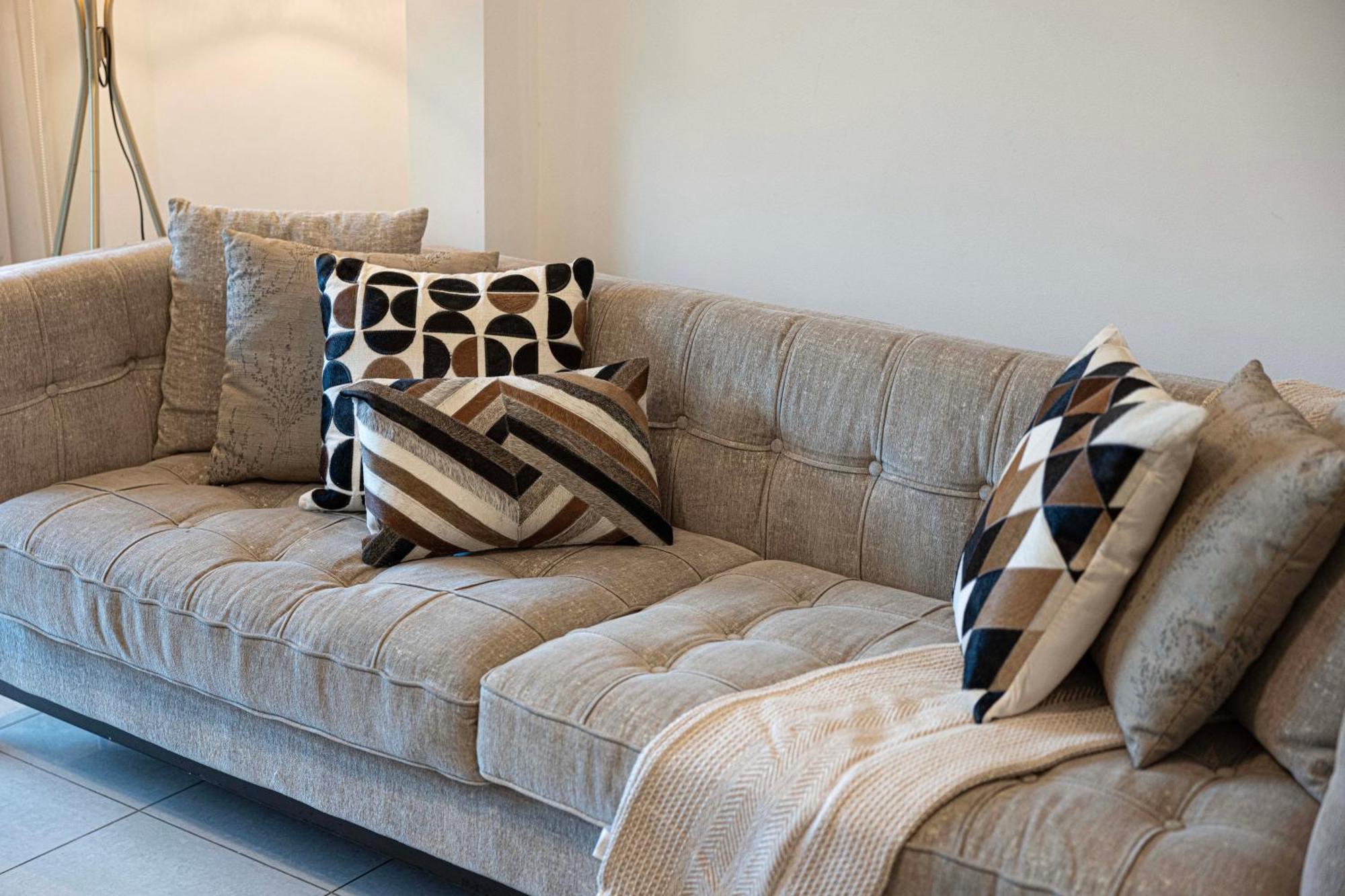 Lux 2br Retreat Steps From Mall&burj Khalifa *