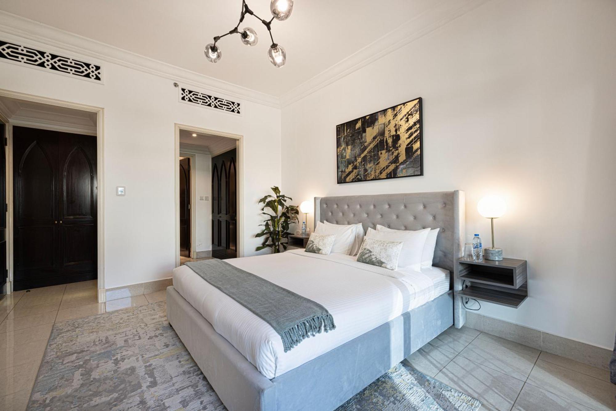 Lux 2br Retreat Steps From Mall&burj Khalifa Dubai