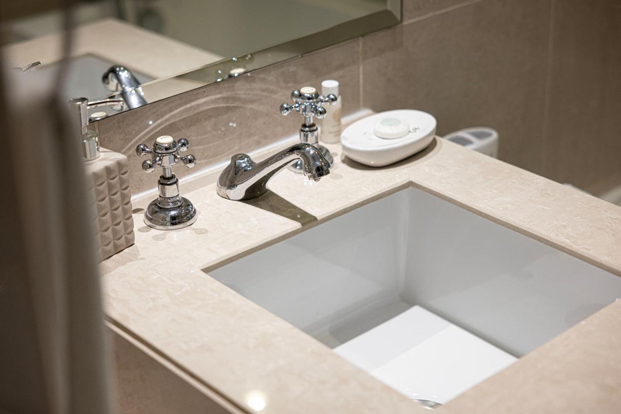 Lux 2br Retreat Steps From Mall&burj Khalifa Apartment
