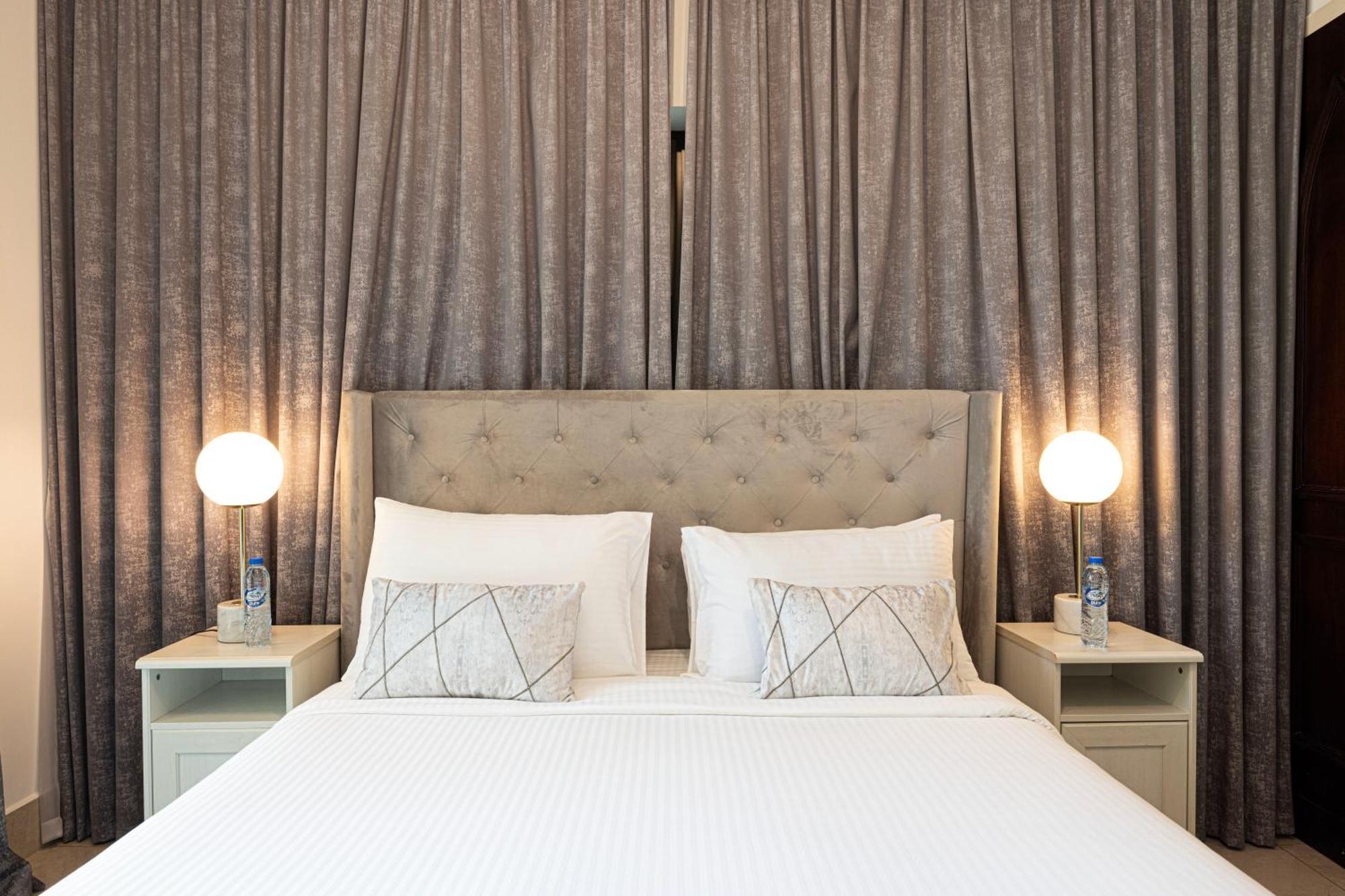 Apartment Lux 2br Retreat Steps From Mall&burj Khalifa *
