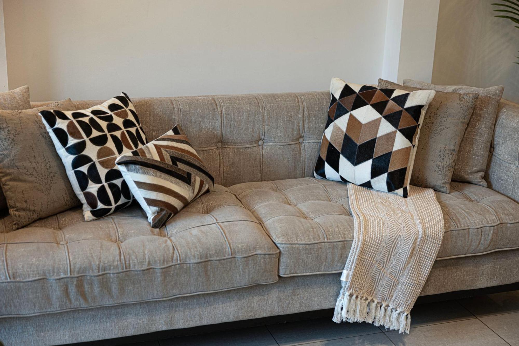 Lux 2br Retreat Steps From Mall&burj Khalifa *