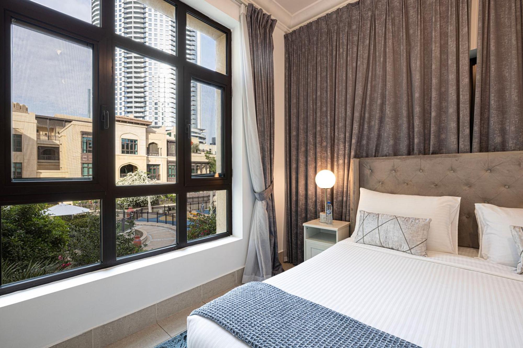 Lux 2br Retreat Steps From Mall&burj Khalifa Apartment *