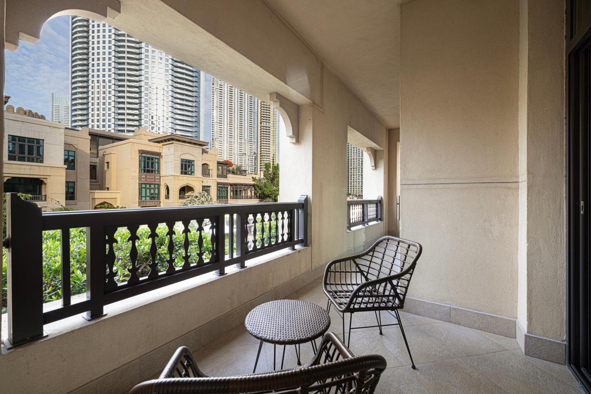 Lux 2br Retreat Steps From Mall&burj Khalifa *